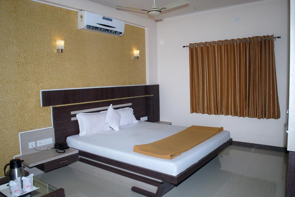 Hotel Sun Plaza Somnath Bilik gambar