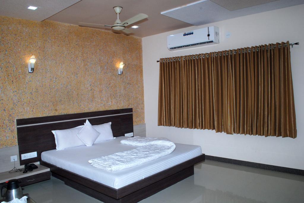 Hotel Sun Plaza Somnath Bilik gambar