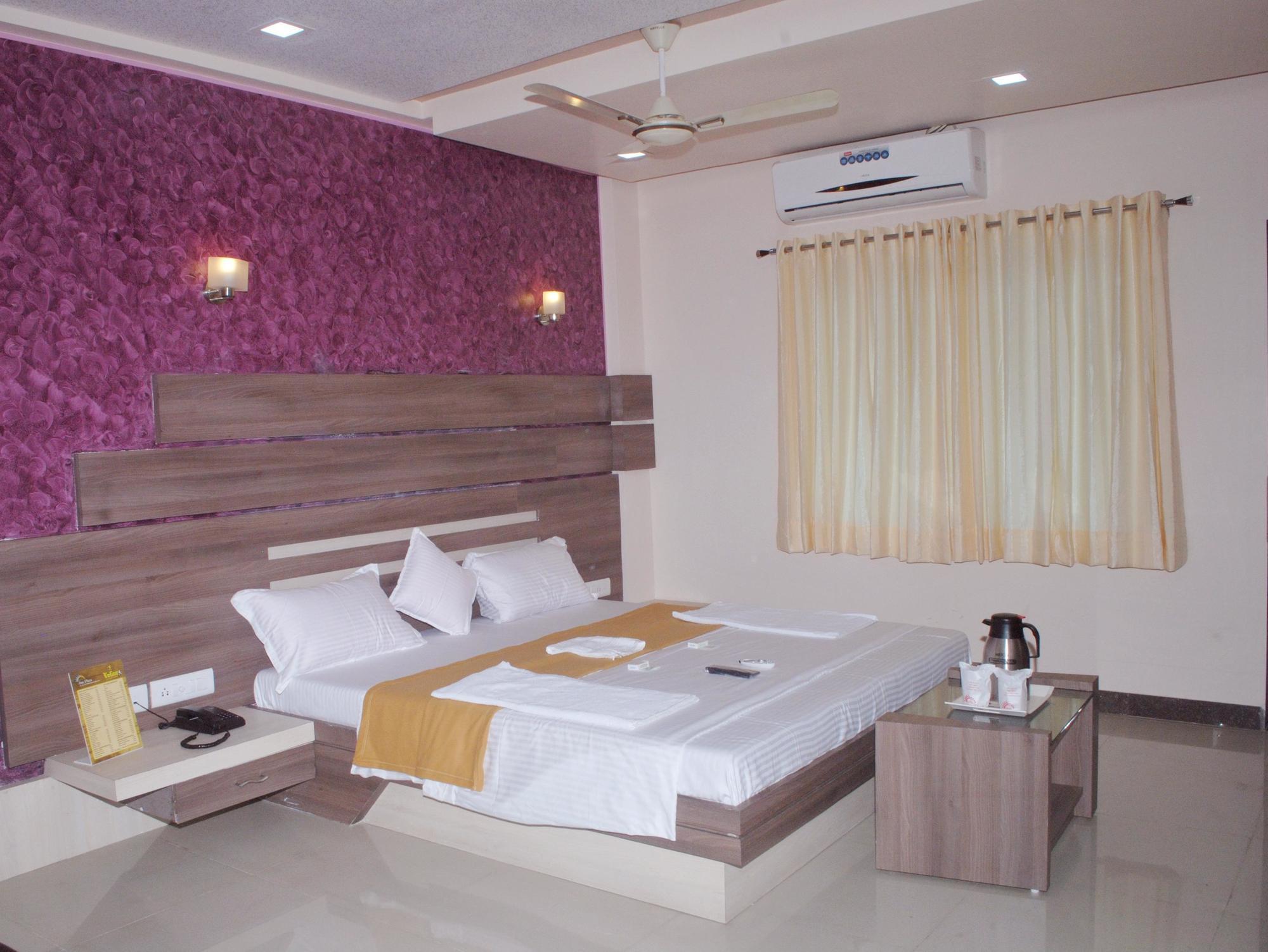Hotel Sun Plaza Somnath Luaran gambar