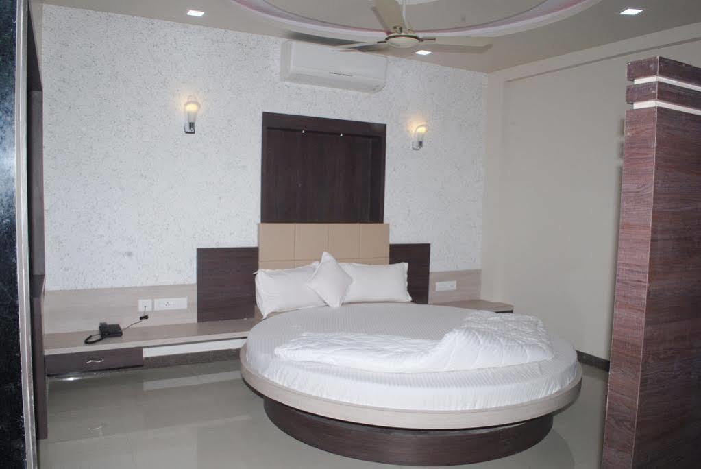 Hotel Sun Plaza Somnath Luaran gambar