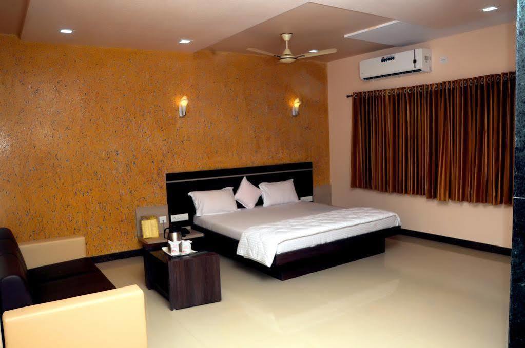 Hotel Sun Plaza Somnath Luaran gambar