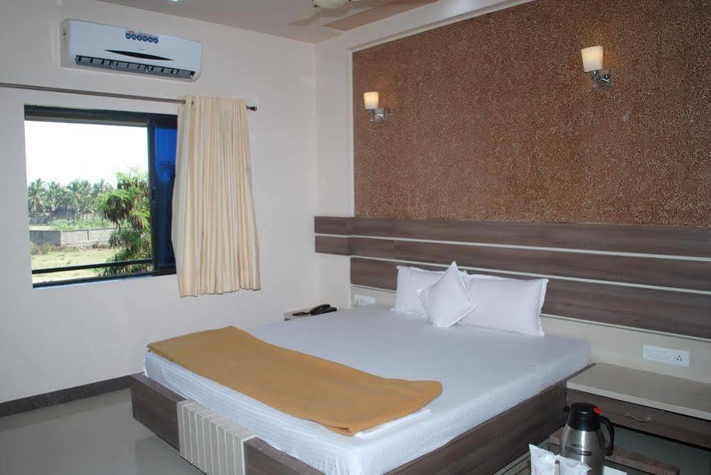 Hotel Sun Plaza Somnath Luaran gambar